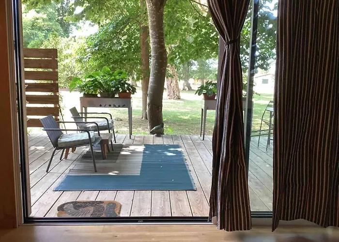 Le Hosta סן-ז'וליין-אן-בורן